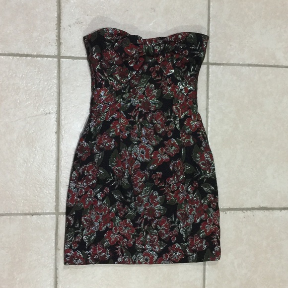 NWT Zara Shimmer Floral Strapless Dress - Picture 4 of 7